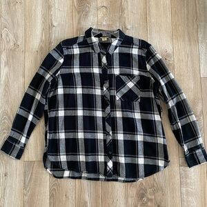 Woolrich Black and White Plaid Flannel Blouse  
size Xl